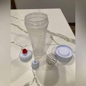 Whiskware Pancake Bottle Batter Dispenser Mixer BlenderBall Wire Whisk white red